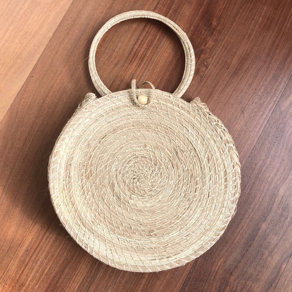 BNWOT Handwoven Round Straw Bag- NaturalColor